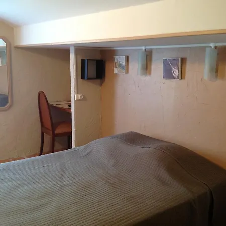 Hotel Restaurant Les Oliviers 2*